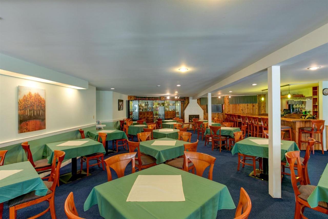 סטואו Mountaineer Inn מראה חיצוני תמונה