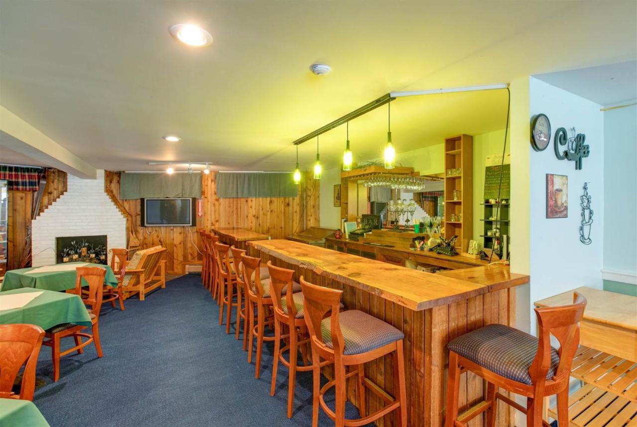 סטואו Mountaineer Inn מראה חיצוני תמונה