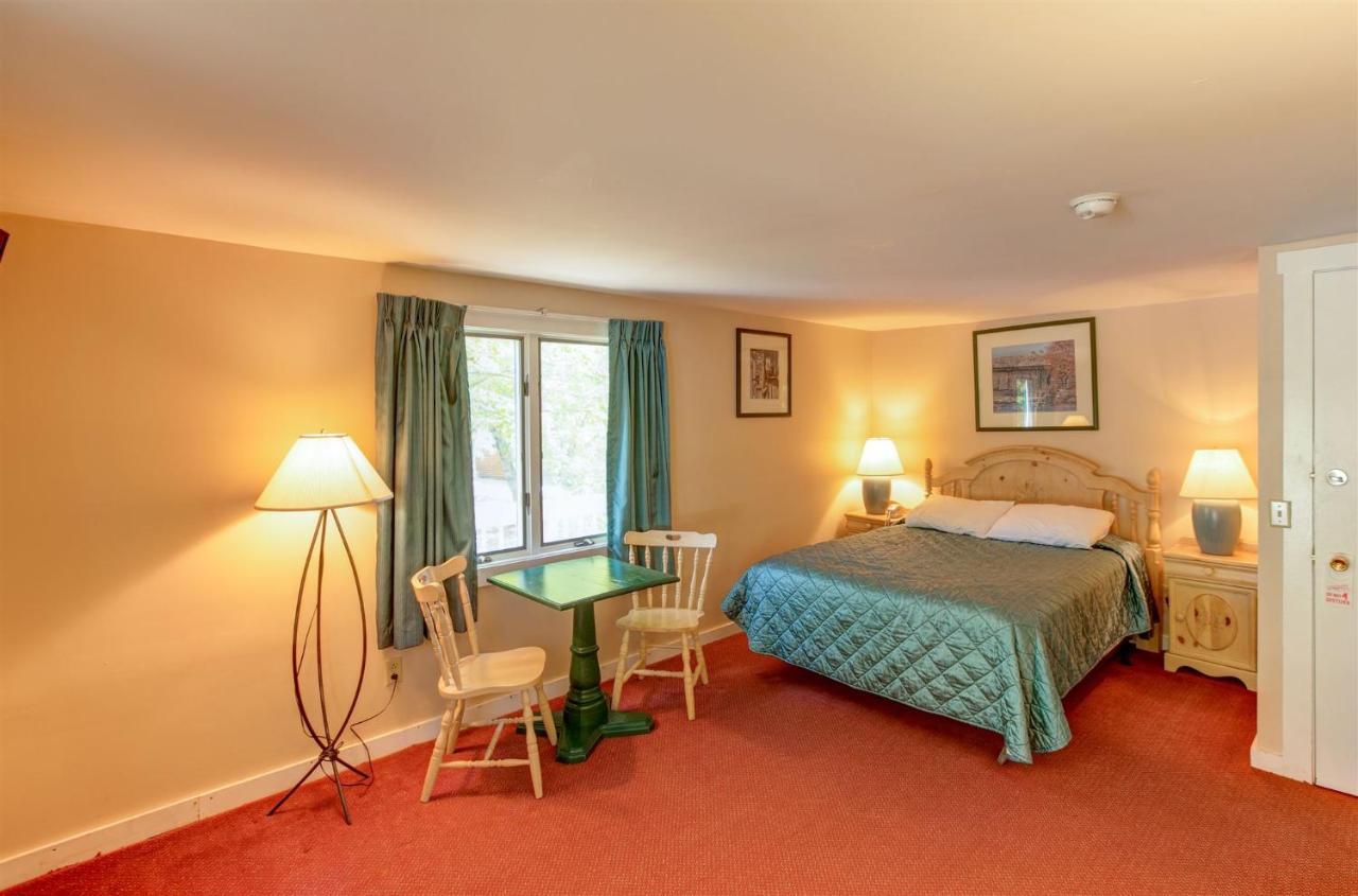 סטואו Mountaineer Inn מראה חיצוני תמונה