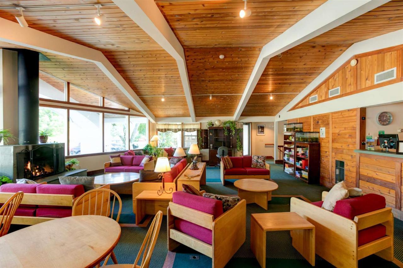 סטואו Mountaineer Inn מראה חיצוני תמונה