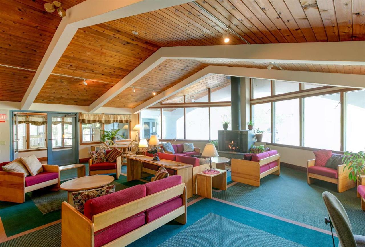 סטואו Mountaineer Inn מראה חיצוני תמונה