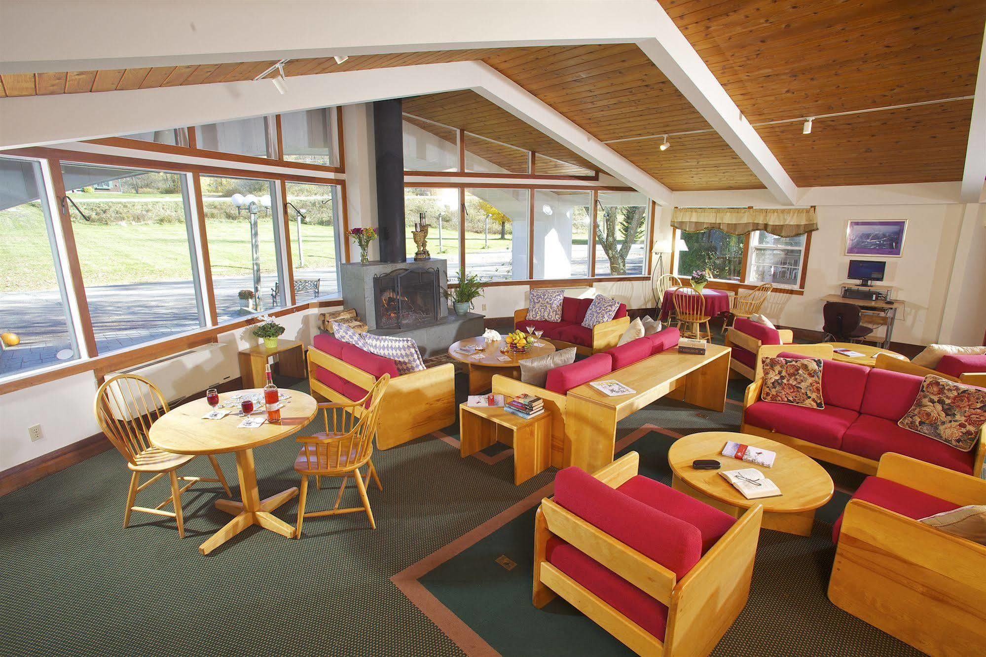 סטואו Mountaineer Inn מראה חיצוני תמונה