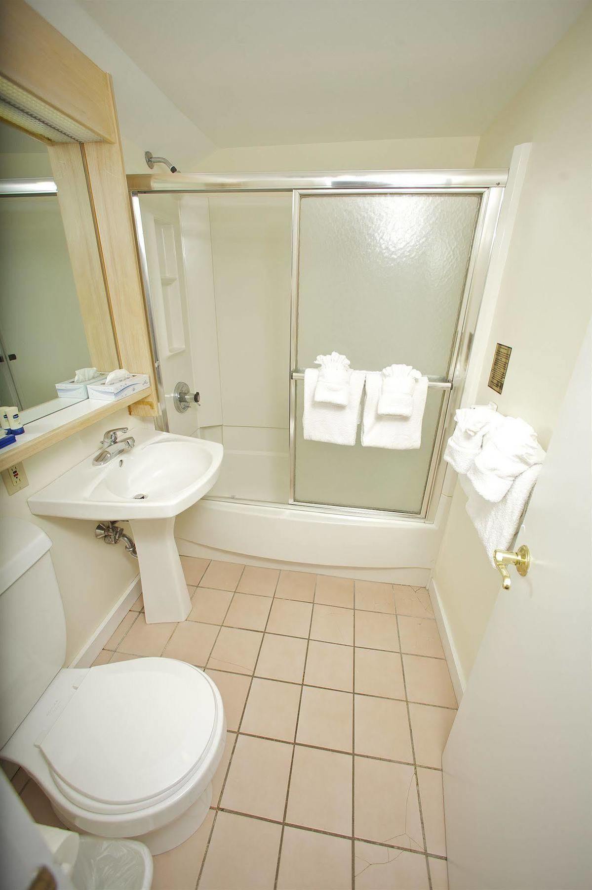 סטואו Mountaineer Inn מראה חיצוני תמונה
