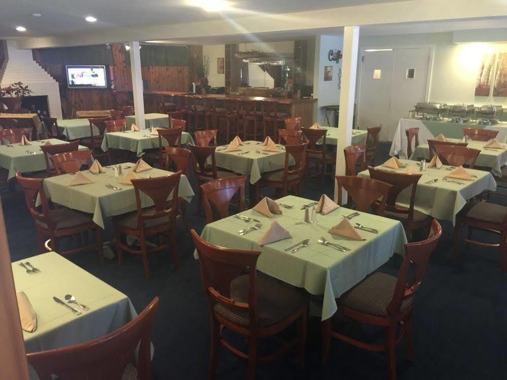 סטואו Mountaineer Inn מראה חיצוני תמונה